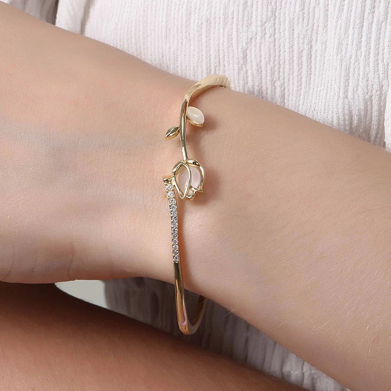 🌷 Bracelet Tulipe en Opale Exquise – Élégance Coréenne et Luxe Discret
