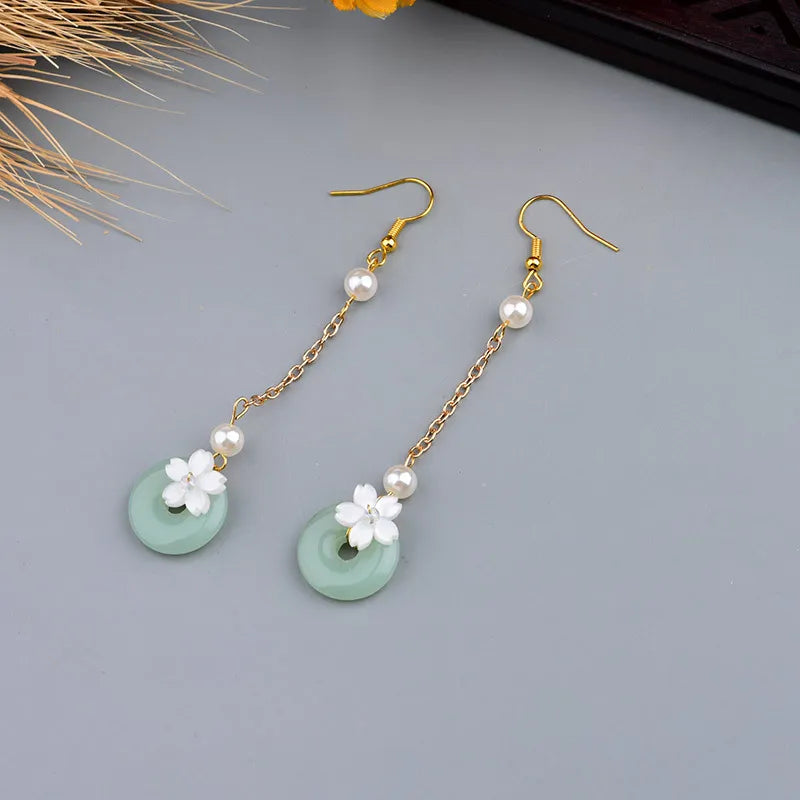 Boucles d’Oreilles Pendantes Élégantes – Style Vintage avec Médaillon de Paix