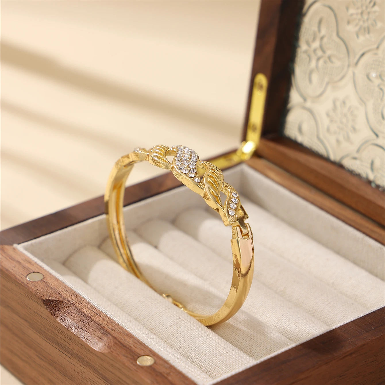 Bracelet de mariée style Dubaï – Bijou de poignet finement ciselé, haute qualité, accessoire en métal pour femme, mariage et fêtes.