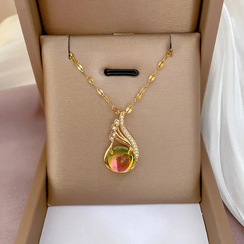 DIEYURO Collier Pendentif Ailes Cercle Coloré Brillant en Zircon pour Femme, Chaîne de Cou Couleur Argent en Acier Inoxydable 316L, Bijou Tendance, Idée Cadeau