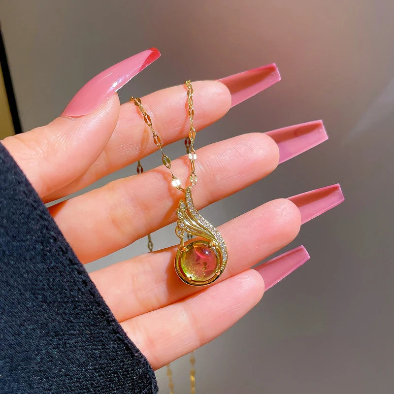 DIEYURO Collier Pendentif Ailes Cercle Coloré Brillant en Zircon pour Femme, Chaîne de Cou Couleur Argent en Acier Inoxydable 316L, Bijou Tendance, Idée Cadeau