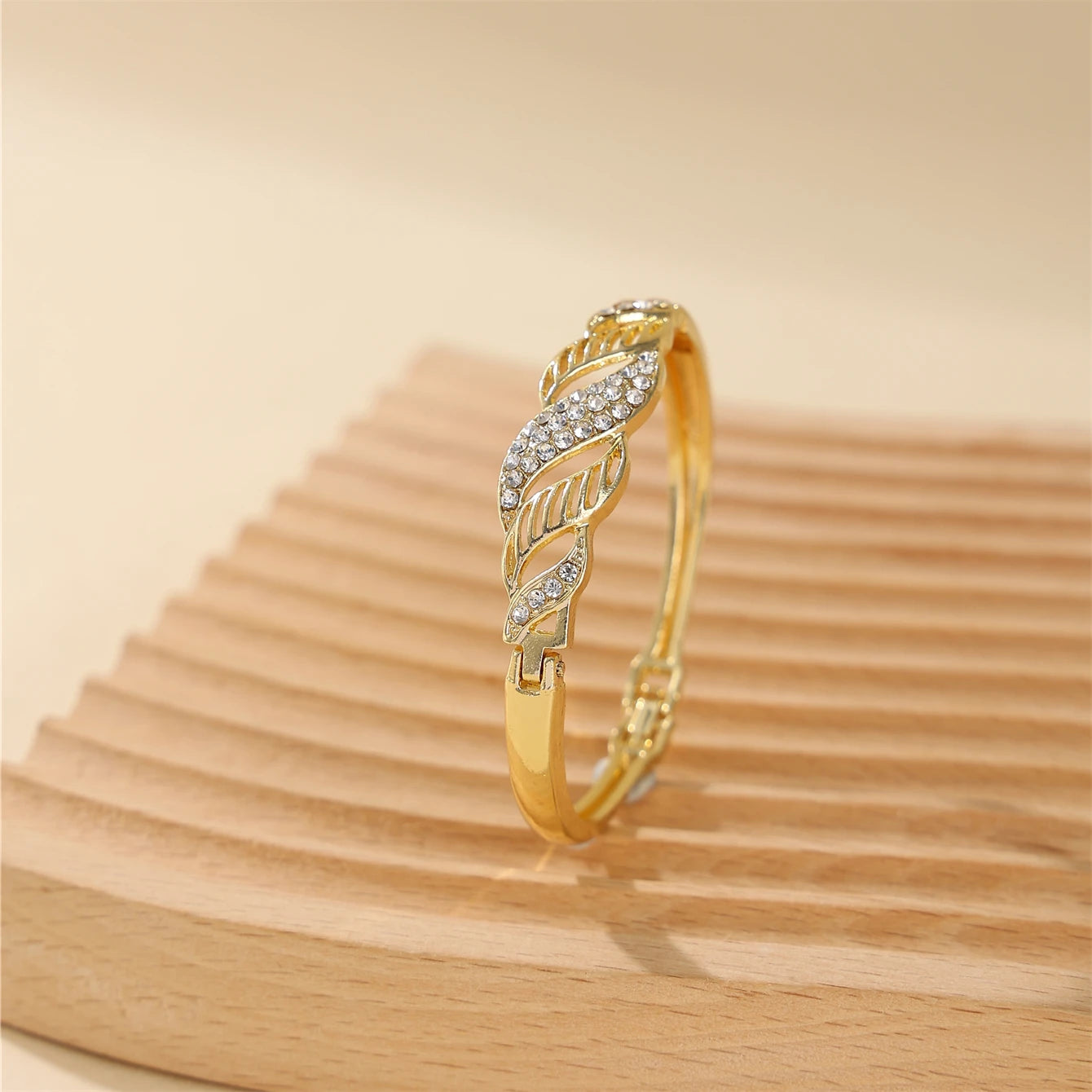 Bracelet de mariée style Dubaï – Bijou de poignet finement ciselé, haute qualité, accessoire en métal pour femme, mariage et fêtes.