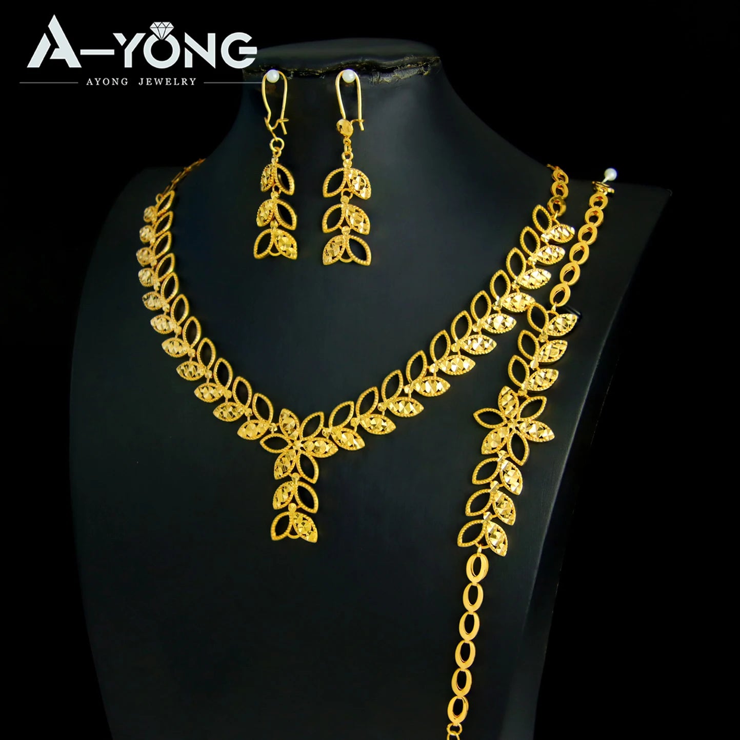Coffret de Bijoux de Mariage de Luxe Style Dubaï – Plaqué Or 21K

💎 Élégance Arabe | Finition Dorée | Look de Mariée Inoubliable